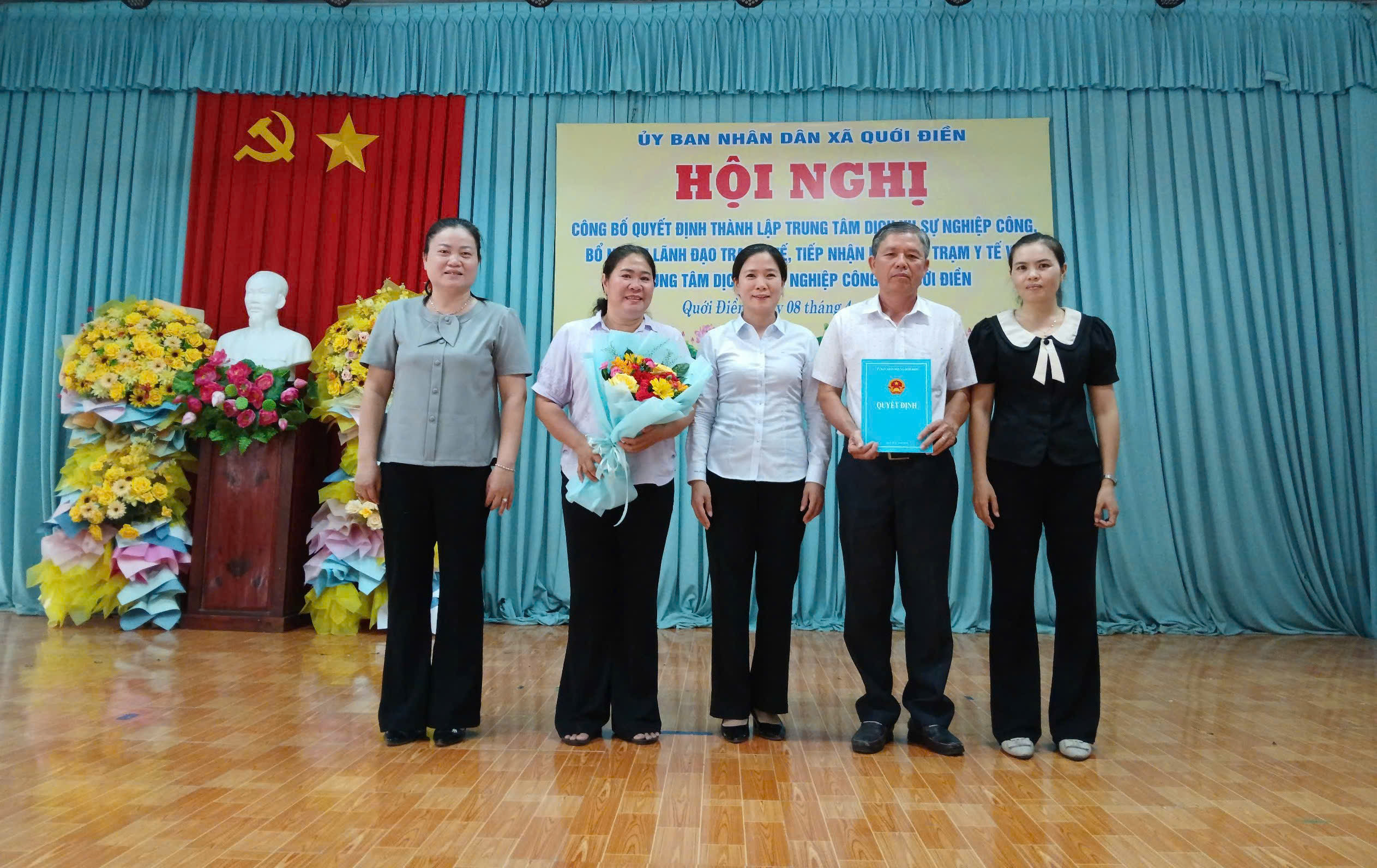 Ủy ban nhân dân xã Quới Điền tổ chức hội nghị công bố Quyết định thành lập Trung tâm Dịch vụ sự nghiệp công, tiếp nhận viên chức và bổ nhiệm lãnh đạo Trạm Y tế xã