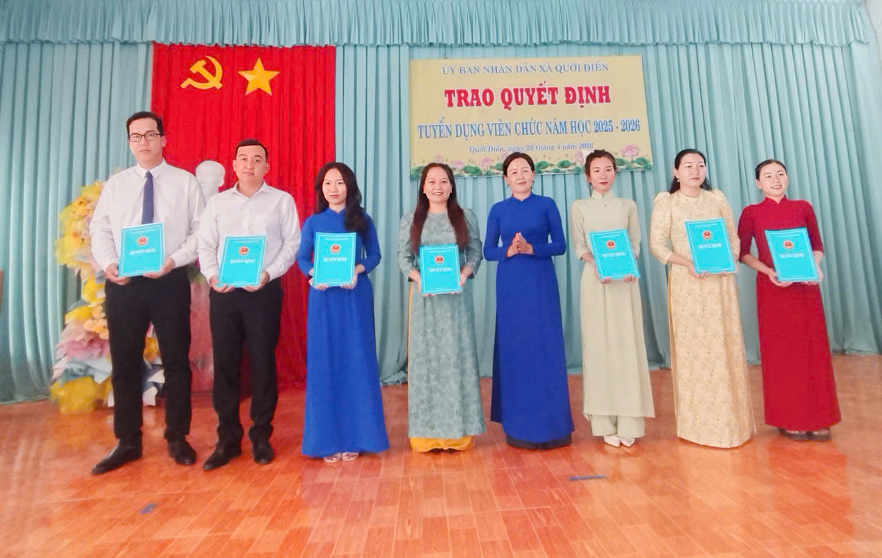  Xã Quới Điền trao Quyết định tuyển dụng viên chức ngành giáo dục năm học 2025-2026