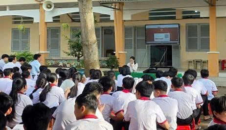 Xã Quới Điền tổ chức tuyên truyền sử dụng dịch vụ công trực tuyến