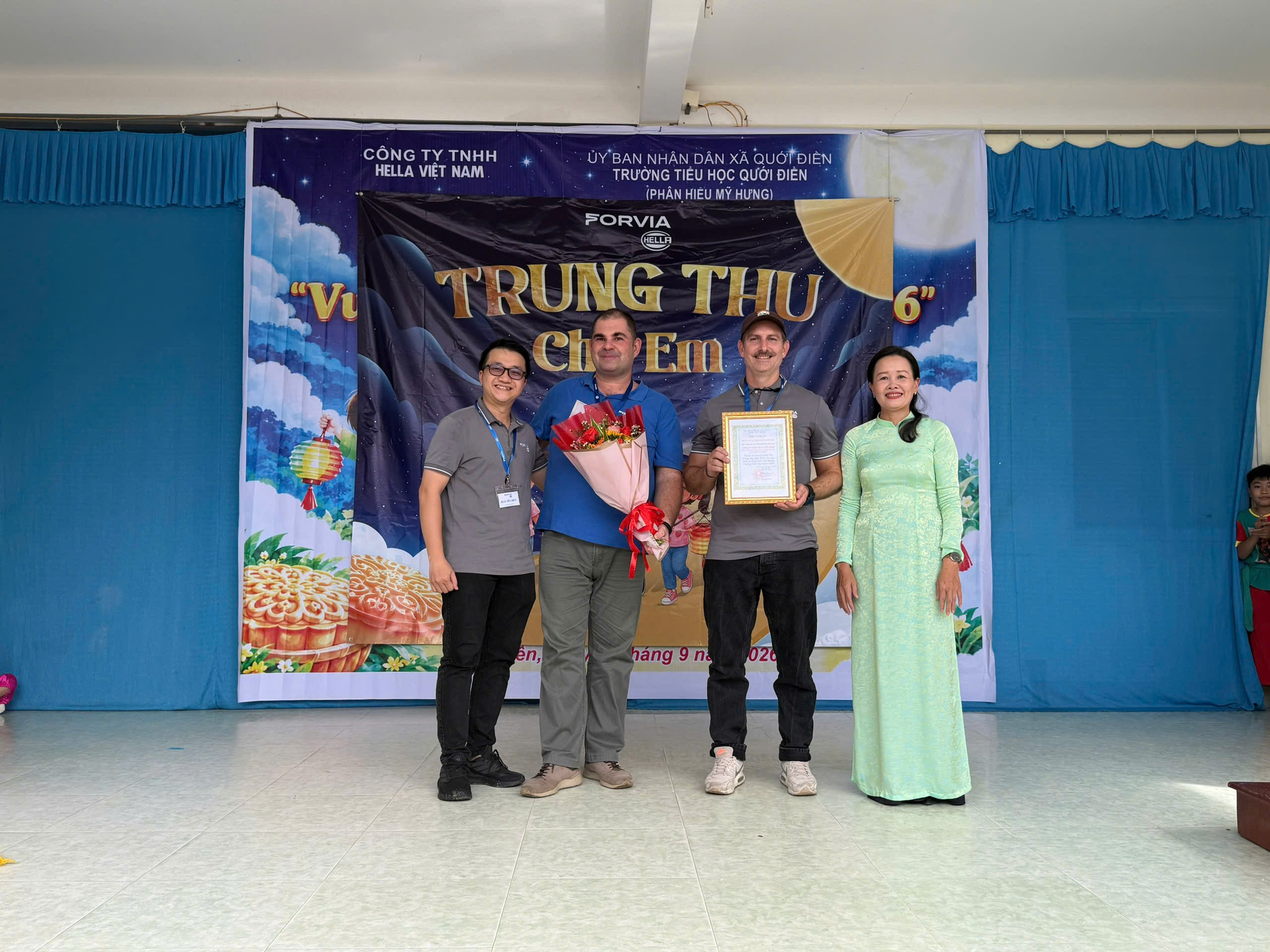 Quới Điền tổ chức vui Tết trung thu cho học sinh Tiểu học phân hiệu Mỹ Hưng
